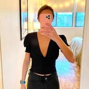 New with tags! Black puff sleeves crop top